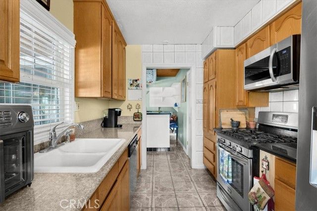 2183 Sinclair, Pomona, CA 91767