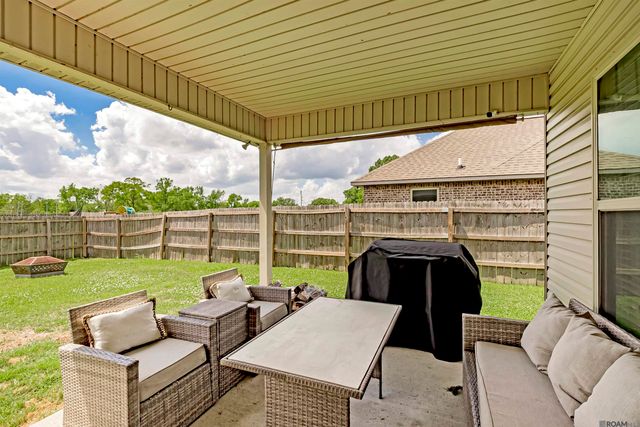 40067 Maddie Dr, Prairieville, LA 70769