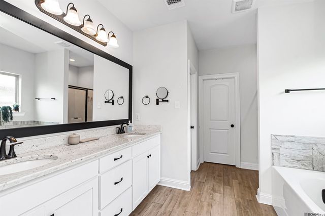 40067 Maddie Dr, Prairieville, LA 70769