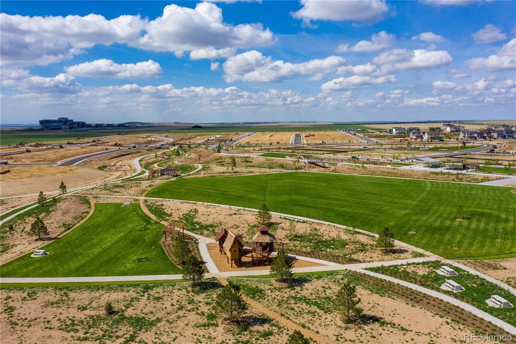 Image 2 of property listing at 6000 Picadilly Road, Aurora, CO 80019