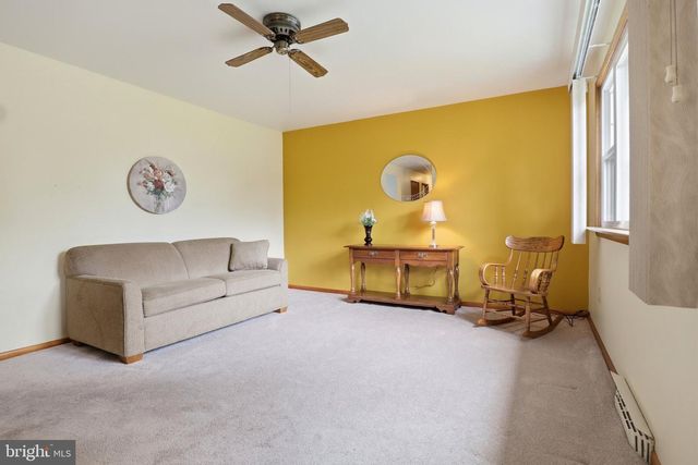 498 MIDDLETOWN RD, Hummelstown, PA 17036