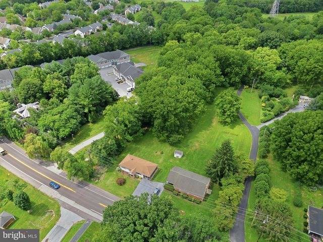 498 MIDDLETOWN RD, Hummelstown, PA 17036