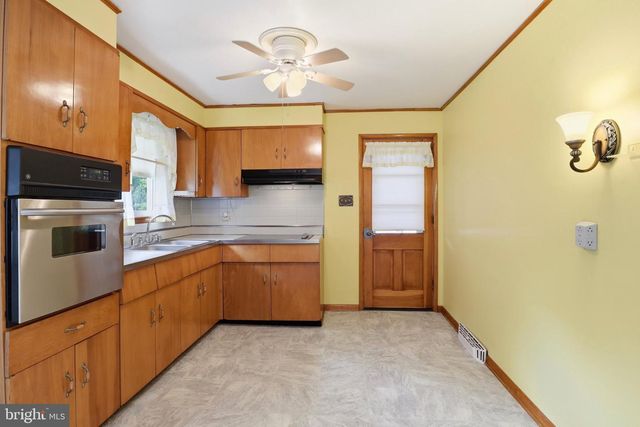 498 MIDDLETOWN RD, Hummelstown, PA 17036