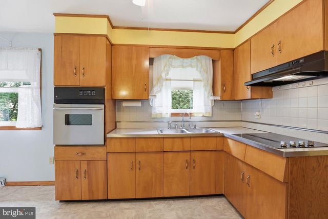 498 MIDDLETOWN RD, Hummelstown, PA 17036