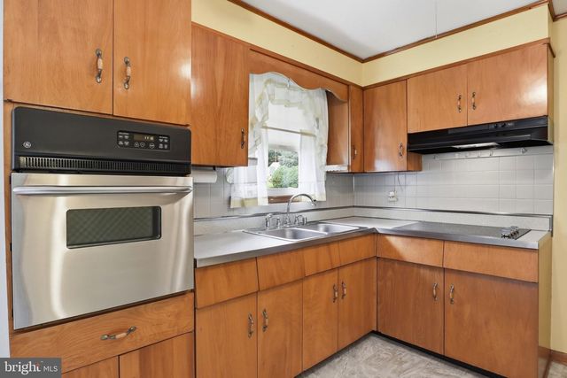 498 MIDDLETOWN RD, Hummelstown, PA 17036