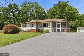498 MIDDLETOWN RD, Hummelstown, PA 17036