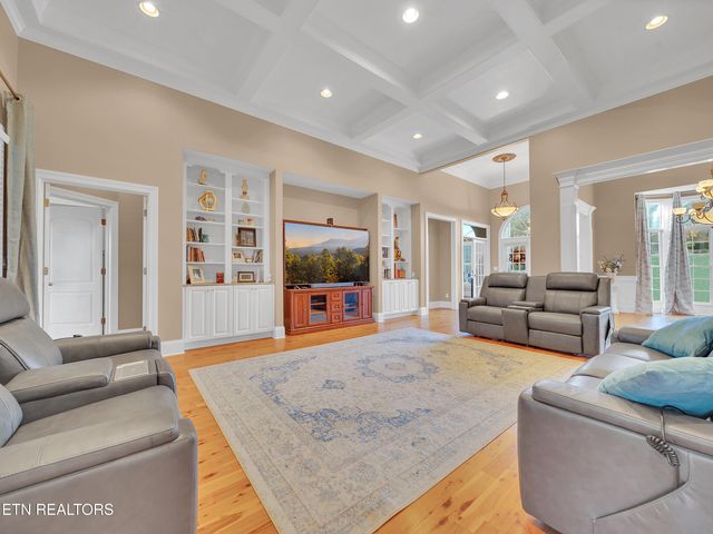 430 Oak Chase Blvd, Lenoir City, TN 37772