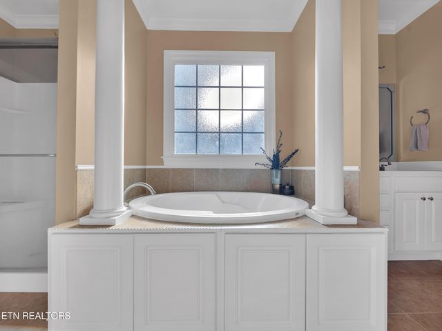 430 Oak Chase Blvd, Lenoir City, TN 37772