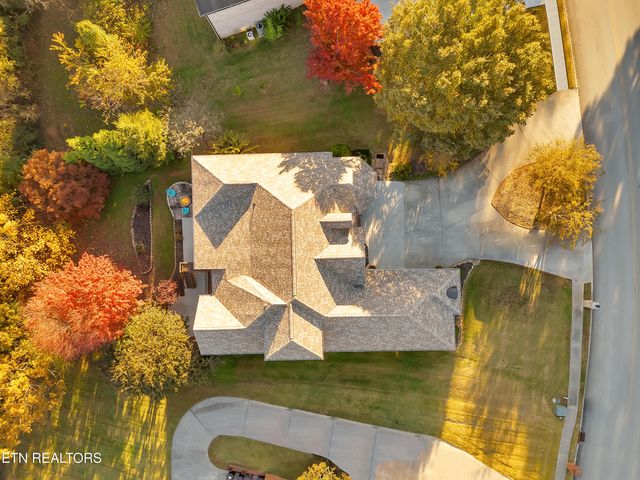 430 Oak Chase Blvd, Lenoir City, TN 37772