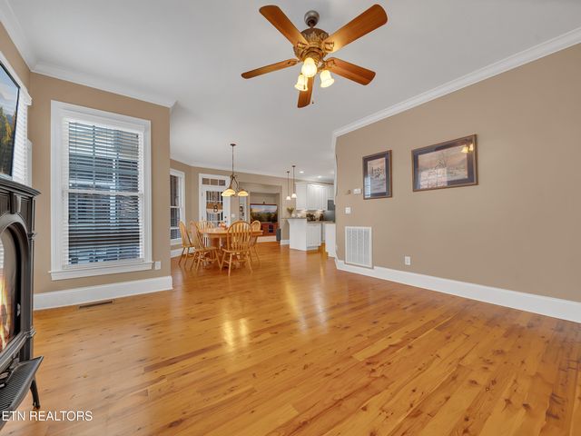 430 Oak Chase Blvd, Lenoir City, TN 37772