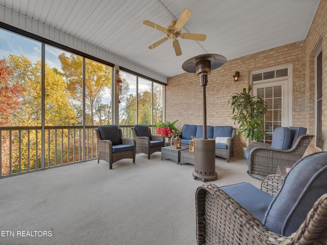 430 Oak Chase Blvd, Lenoir City, TN 37772