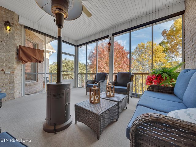 430 Oak Chase Blvd, Lenoir City, TN 37772