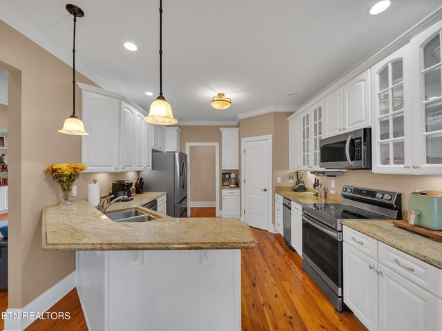 430 Oak Chase Blvd, Lenoir City, TN 37772