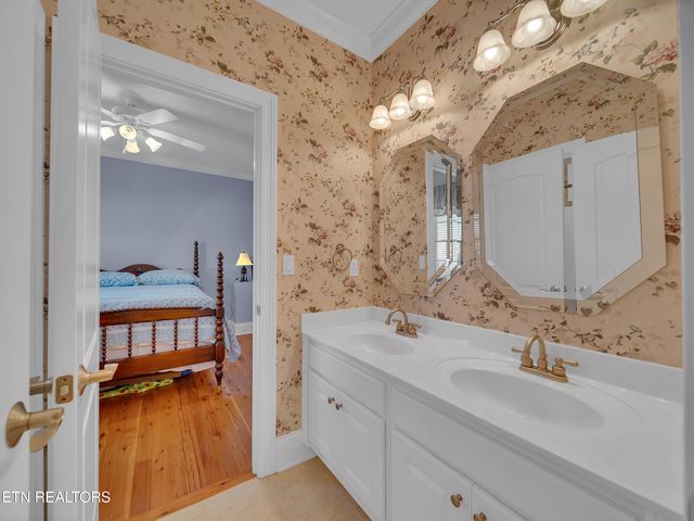 430 Oak Chase Blvd, Lenoir City, TN 37772