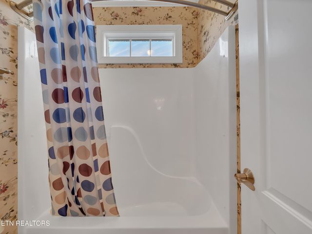 430 Oak Chase Blvd, Lenoir City, TN 37772