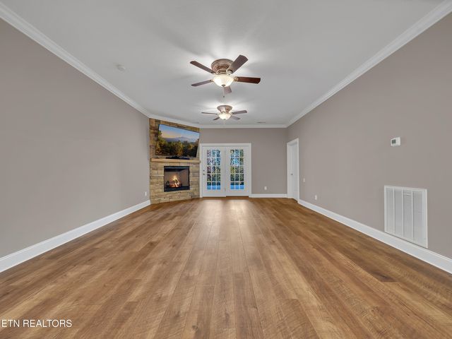 430 Oak Chase Blvd, Lenoir City, TN 37772