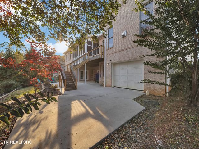 430 Oak Chase Blvd, Lenoir City, TN 37772