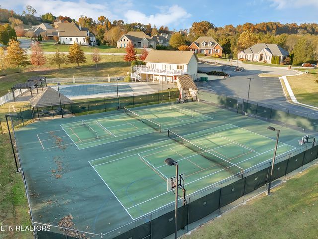 430 Oak Chase Blvd, Lenoir City, TN 37772