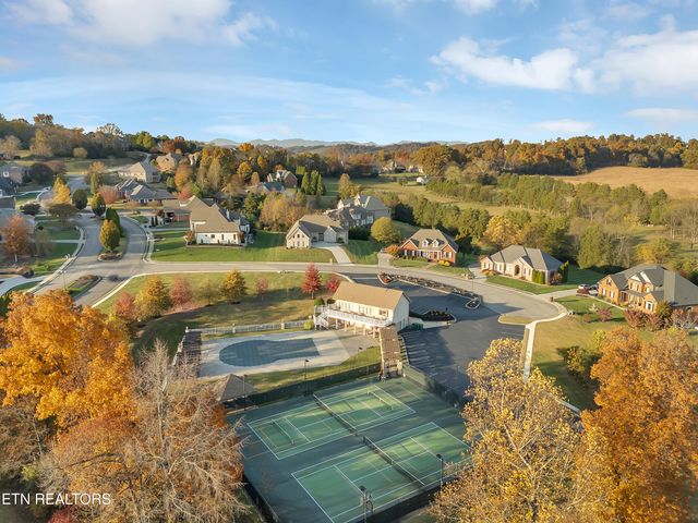 430 Oak Chase Blvd, Lenoir City, TN 37772