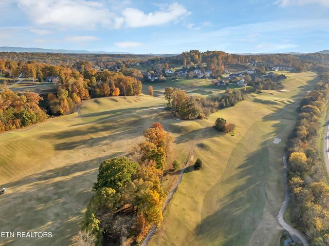 430 Oak Chase Blvd, Lenoir City, TN 37772