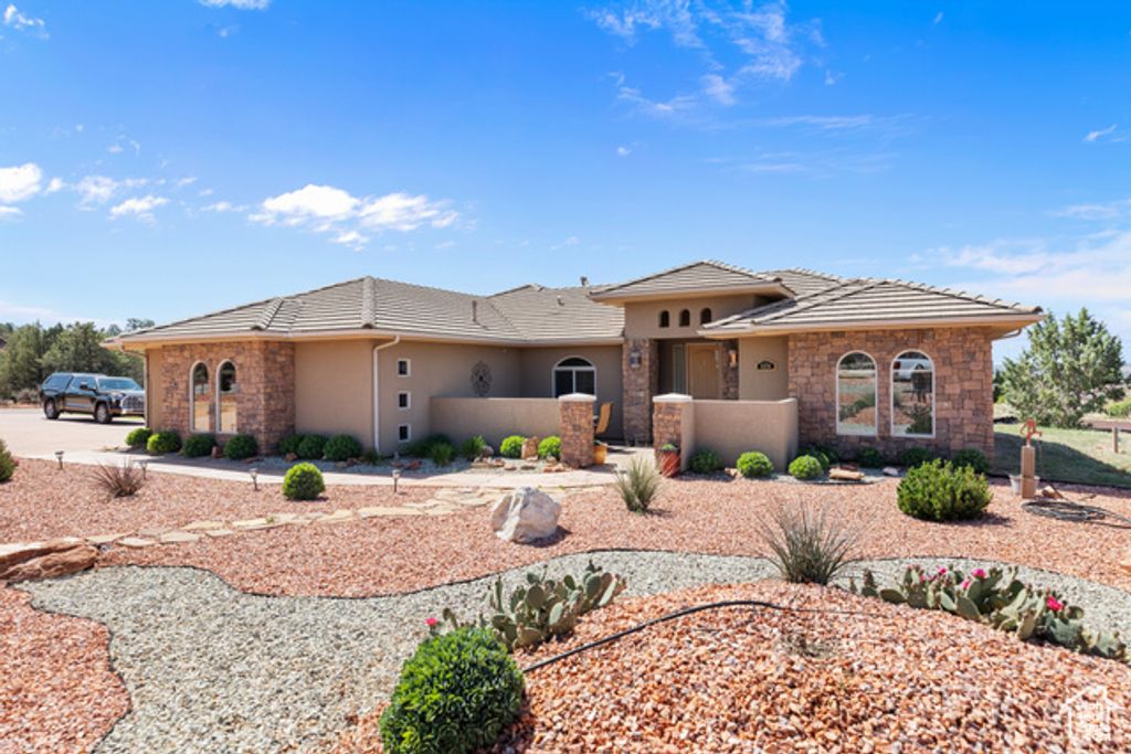 1374 E BIG PINION LN, Apple Valley, UT 84737