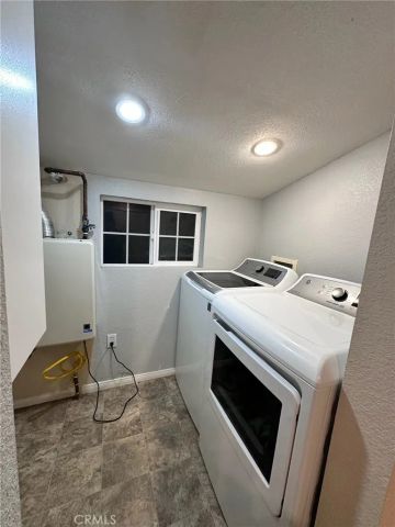 23995 Scenic Dr, Crestline, CA 92325