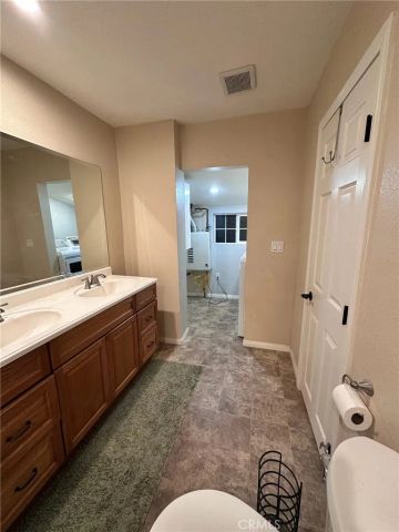 23995 Scenic Dr, Crestline, CA 92325