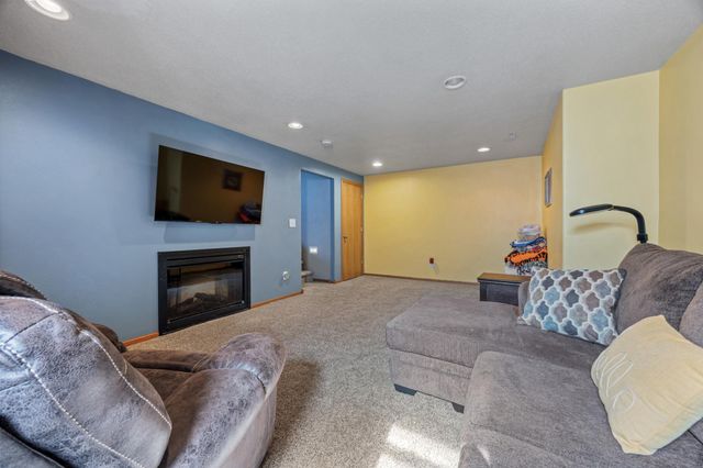 512 9th Street NE, Dilworth, MN 56529