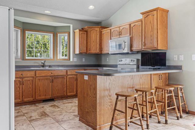 512 9th Street NE, Dilworth, MN 56529