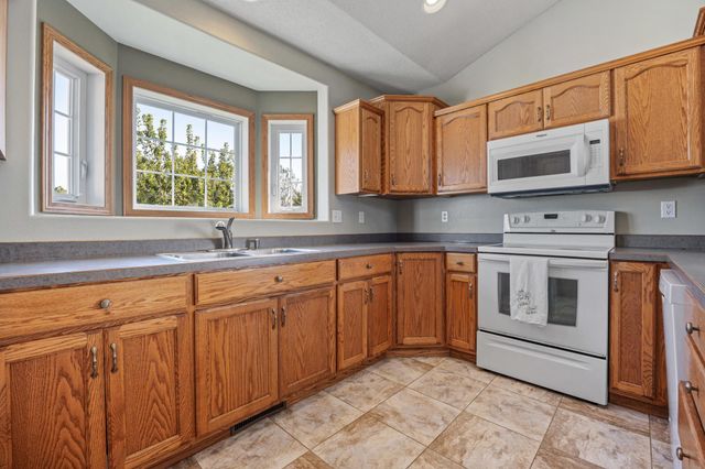 512 9th Street NE, Dilworth, MN 56529