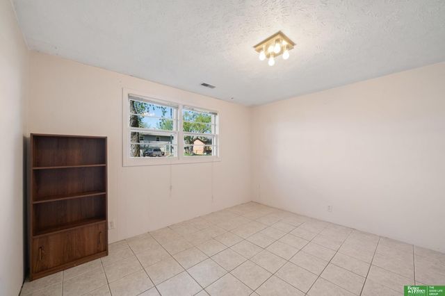 13401 Glenn Street, Omaha, NE 68138