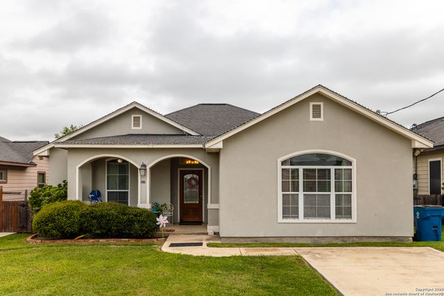 1026 Avenue H, Poteet, TX 78065