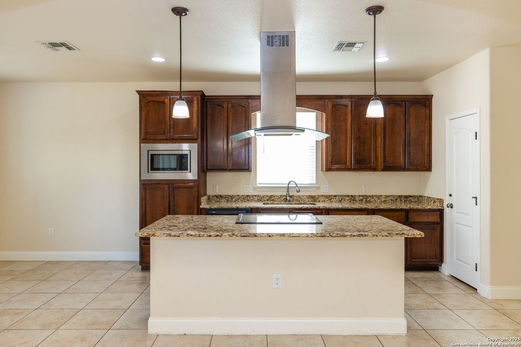 1026 Avenue H, Poteet, TX 78065