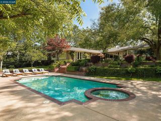 8 Sycamore Rd, Orinda, CA 94563