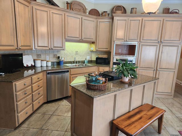 19281 Country Club Ln, Hammond, LA 70401