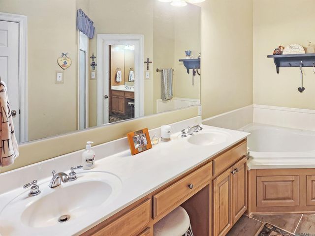 19281 Country Club Ln, Hammond, LA 70401