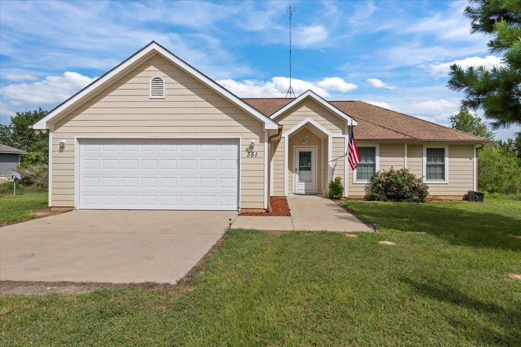 351 Cardinal DR, Paige, TX 78659