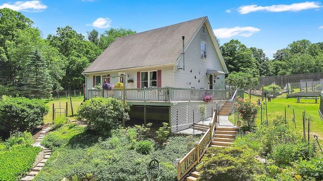 55 Southampton Rd, Westhampton, MA 01027