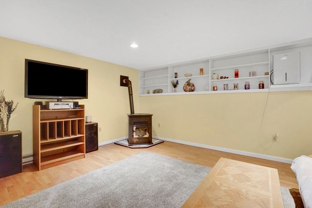 55 Southampton Rd, Westhampton, MA 01027