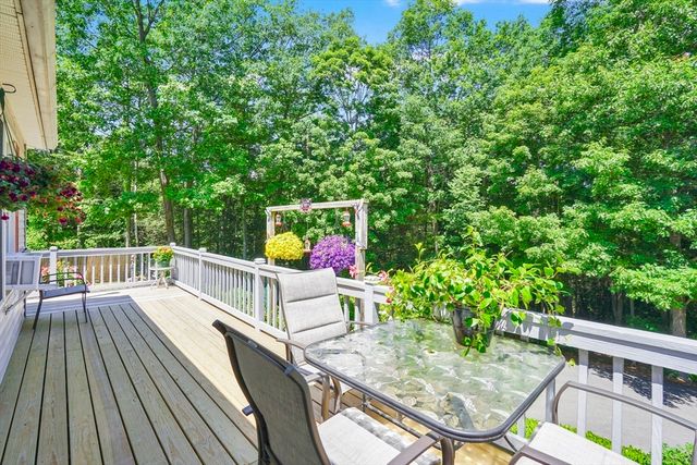 55 Southampton Rd, Westhampton, MA 01027