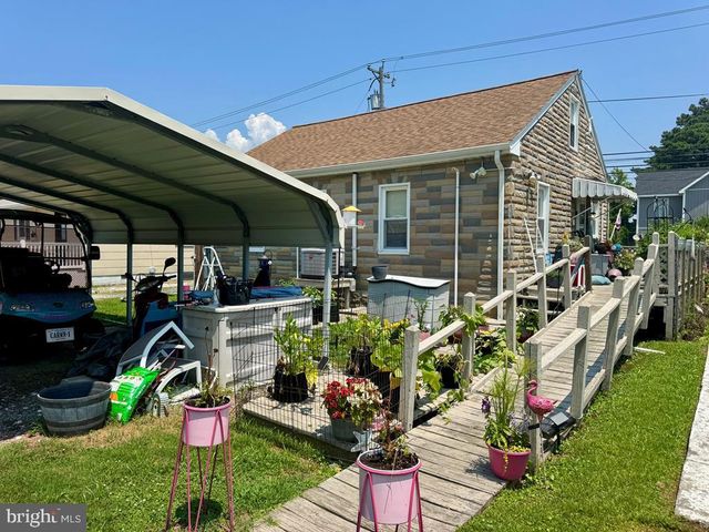 7158 BUNTING RD, Chincoteague Island, VA 23336