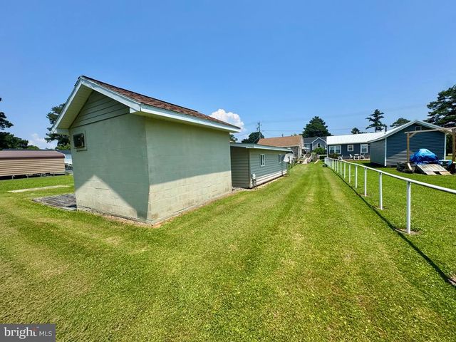 7158 BUNTING RD, Chincoteague Island, VA 23336