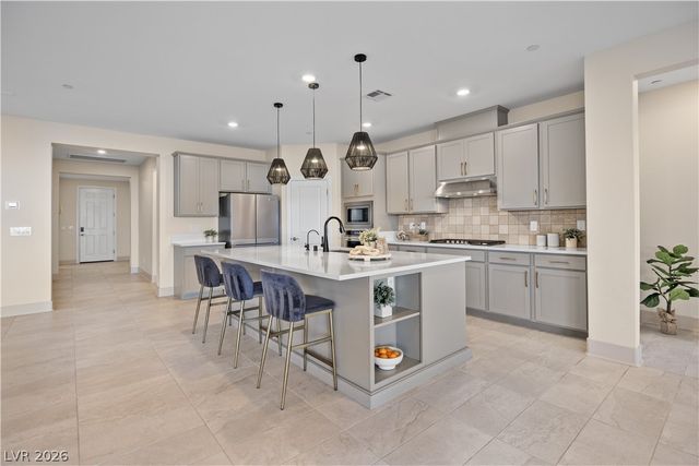 6502 Corsari Ridge Street, Las Vegas, NV 89166