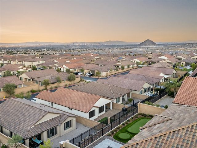 6502 Corsari Ridge Street, Las Vegas, NV 89166
