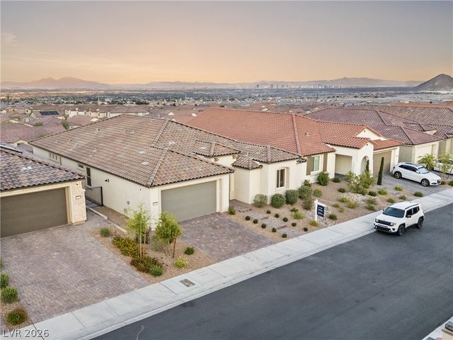 6502 Corsari Ridge Street, Las Vegas, NV 89166