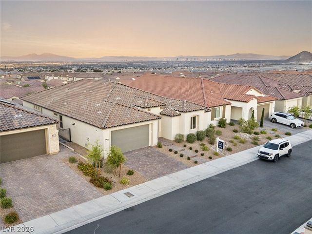 6502 Corsari Ridge Street, Las Vegas, NV 89166