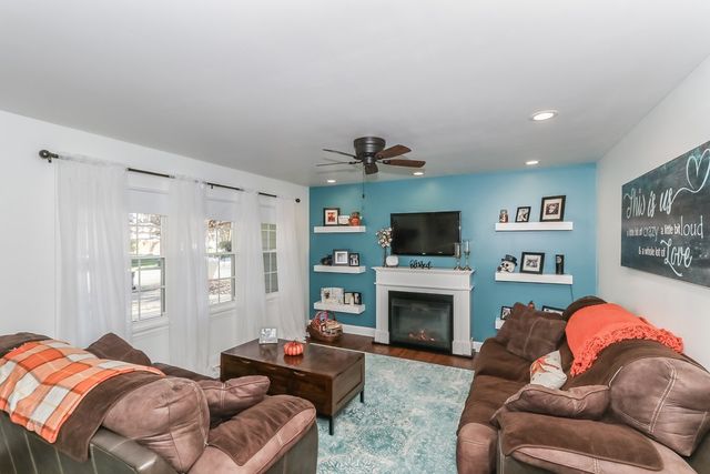 520 N Lyle Avenue, Elgin, IL 60123