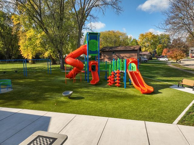 520 N Lyle Avenue, Elgin, IL 60123