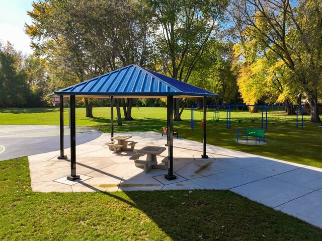 520 N Lyle Avenue, Elgin, IL 60123