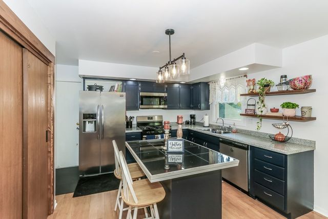 520 N Lyle Avenue, Elgin, IL 60123